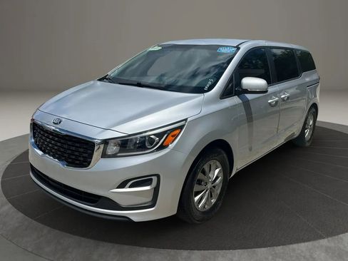 Used 2019 Kia Sedona LX FWD image 3