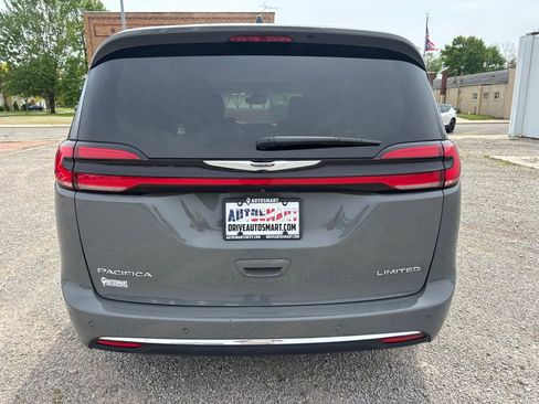 Used 2023 Chrysler Pacifica Limited FWD image 4
