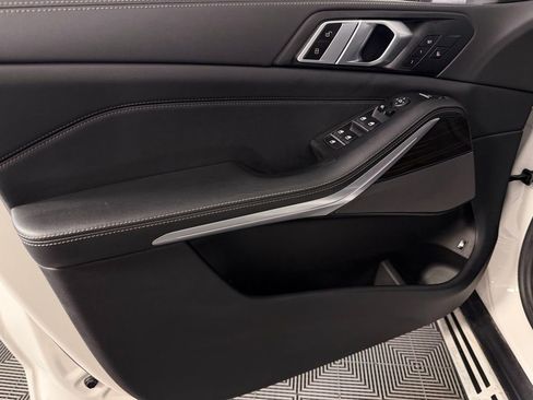 Used 2025 BMW X5 xDrive50e image 26