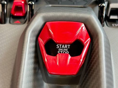 Used 2024 Lamborghini Revuelto image 32