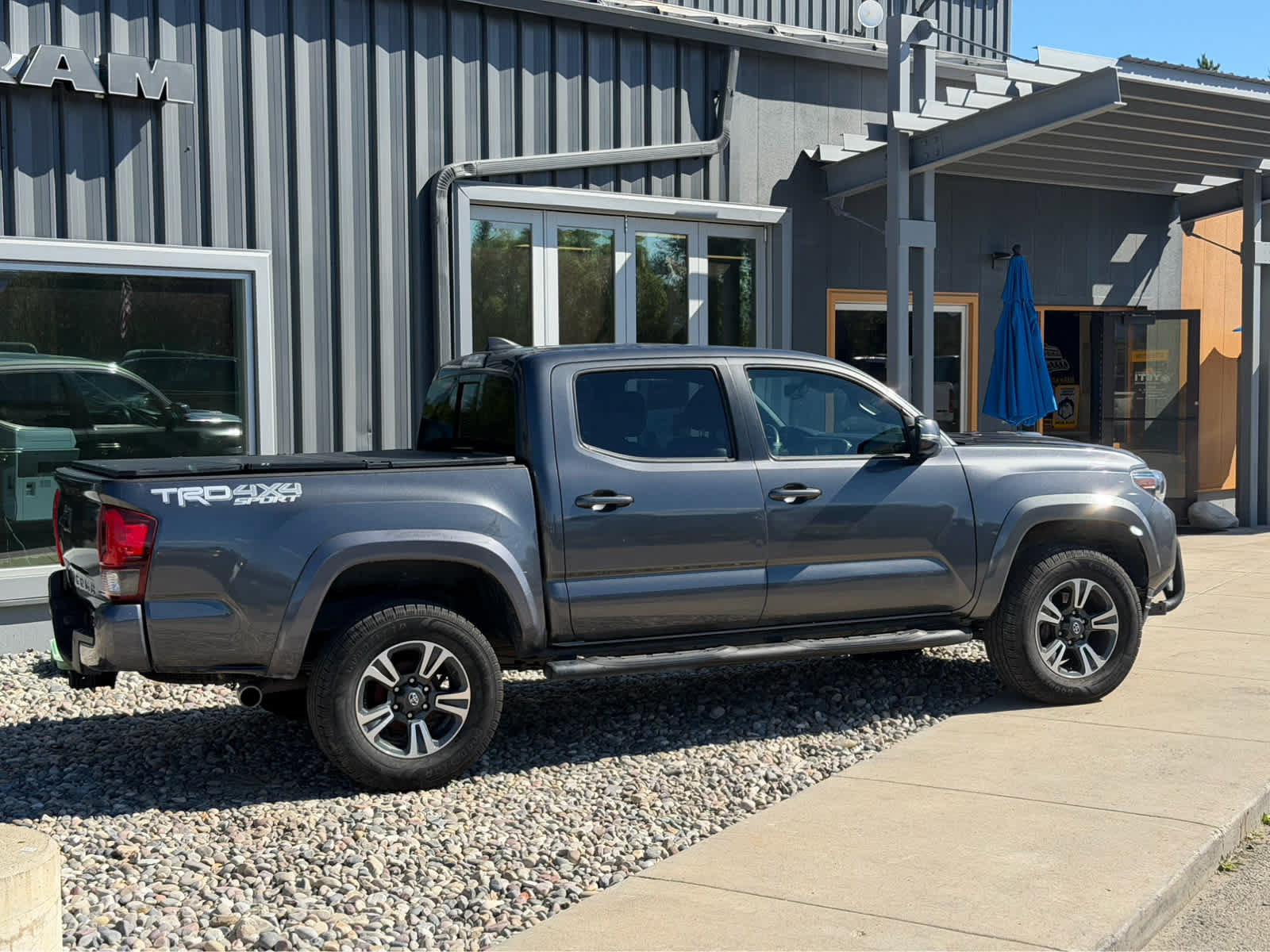 Used 2018 Toyota Tacoma TRD Sport AWD/4WD image 3