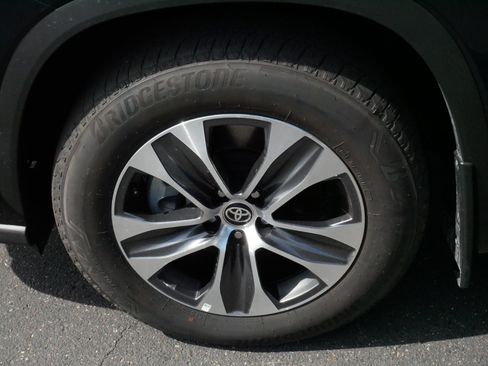 Certified 2026 Toyota Highlander XLE AWD/4WD image 15