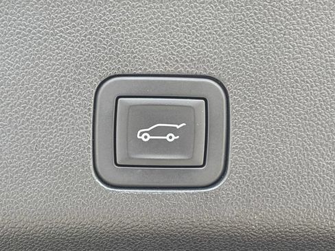Used 2025 Chevrolet Tahoe Premier RWD image 31