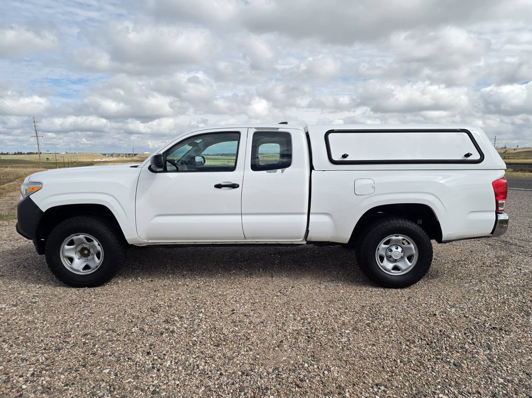 Used 2017 Toyota Tacoma SR RWD image 2