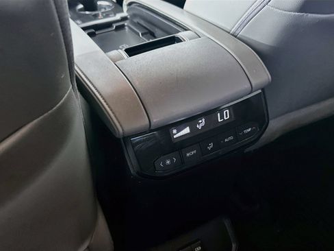 Used 2022 Toyota Highlander XLE AWD/4WD image 22