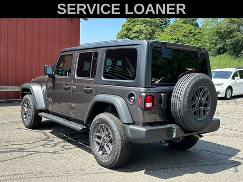 Used 2025 Jeep Wrangler Unlimited Sport AWD/4WD image 2