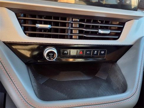 Used 2025 Ford Explorer Active w/ Active Comfort Package image 8