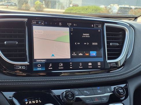 New 2026 Chrysler Pacifica Limited w/ S Appearance Package image 8