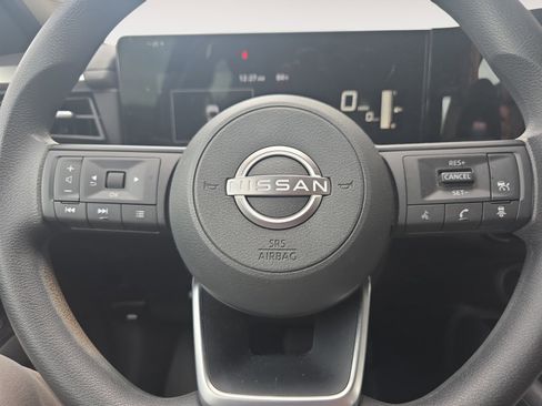 Used 2025 Nissan Kicks S image 11