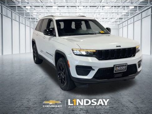 Used 2024 Jeep Grand Cherokee Altitude image 4