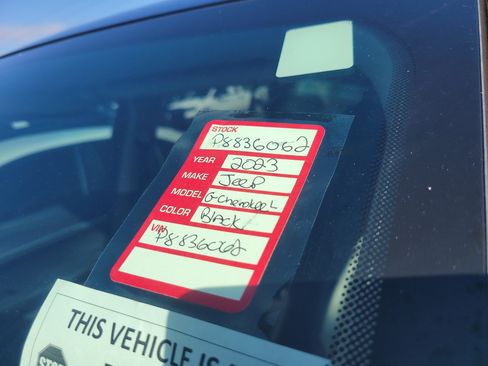 Used 2023 Jeep Grand Cherokee L Limited w/ Black Appearance Package image 10