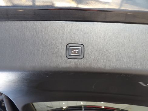 Used 2022 Chevrolet Traverse LT AWD/4WD image 19