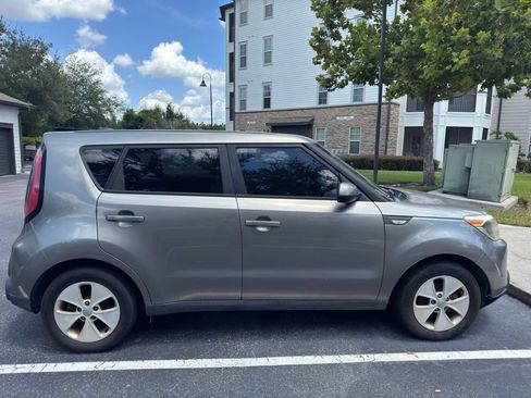 Used 2014 Kia Soul FWD image 1