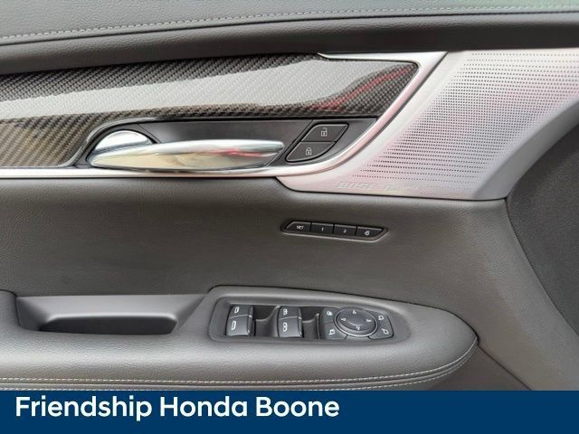 Used 2024 Cadillac XT6 Sport w/ Technology Package AWD/4WD image 17