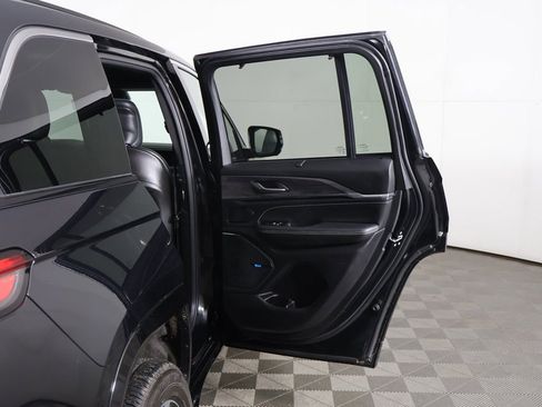 Used 2023 Jeep Grand Cherokee Overland w/ Advanced Protech Group III image 28