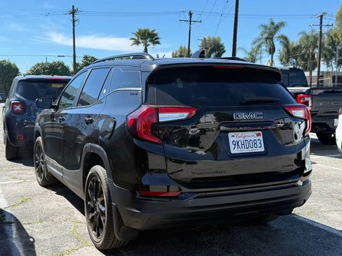 Used 2024 GMC Terrain SLE w/ Elevation Edition image 3