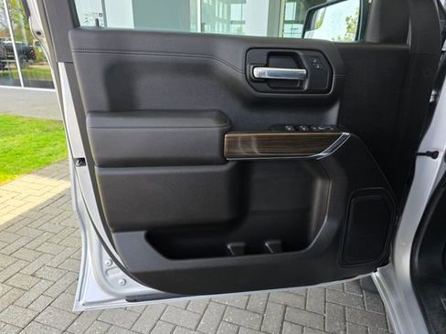 Used 2021 Chevrolet Silverado 1500 LT AWD/4WD image 18