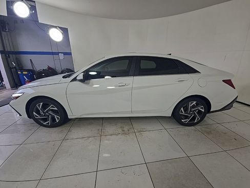 New 2026 Hyundai Elantra Limited FWD image 8