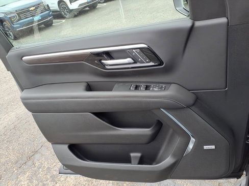 New 2026 Chevrolet Suburban Premier image 20