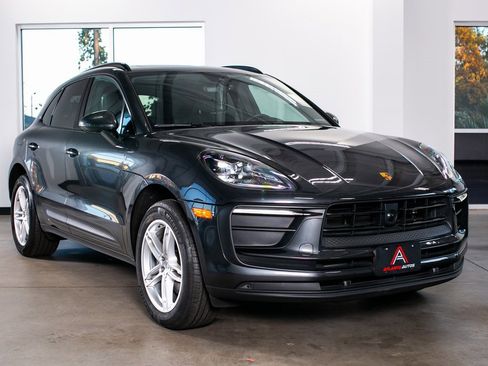 Used 2024 Porsche Macan image 4