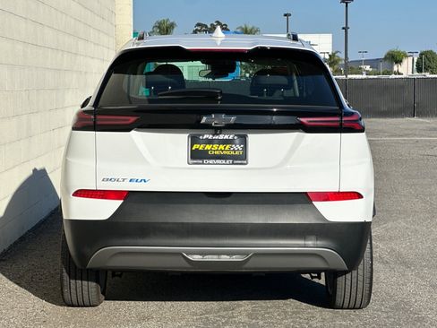 Used 2022 Chevrolet Bolt EUV LT image 5