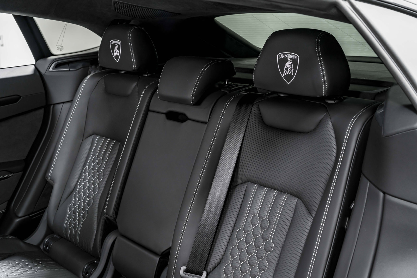 Used 2026 Lamborghini Urus SE AWD/4WD image 32