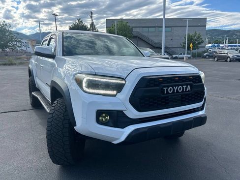 Used 2019 Toyota Tacoma TRD Off-Road AWD/4WD image 2