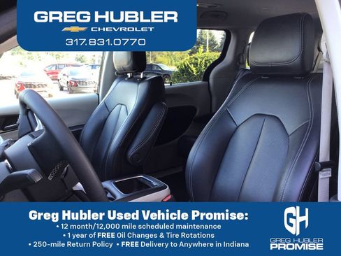 Used 2024 Chrysler Pacifica Touring-L FWD image 24