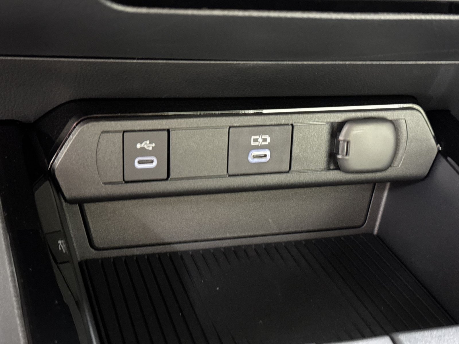 New 2027 Toyota Prius XLE FWD image 39