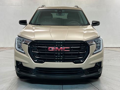Used 2023 GMC Terrain SLT w/ Tech Package AWD/4WD image 9