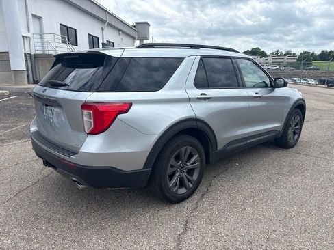 Used 2023 Ford Explorer XLT w/ Equipment Group 202A AWD/4WD image 6