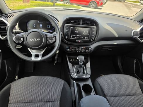 Certified 2025 Kia Soul LX w/ LX Technology Package FWD image 7