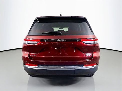 Used 2023 Jeep Grand Cherokee Laredo image 22