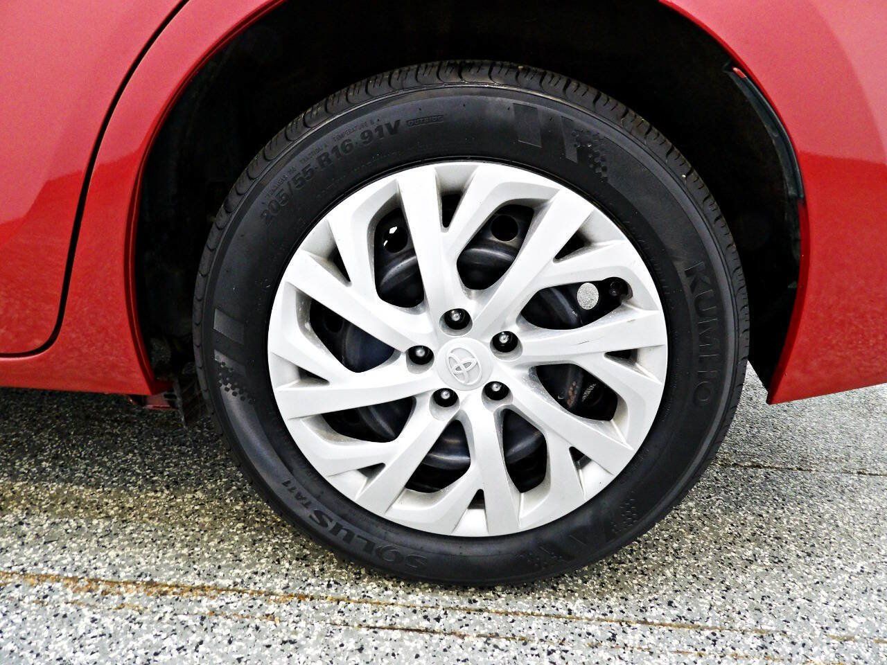 Used 2019 Toyota Corolla LE FWD image 18