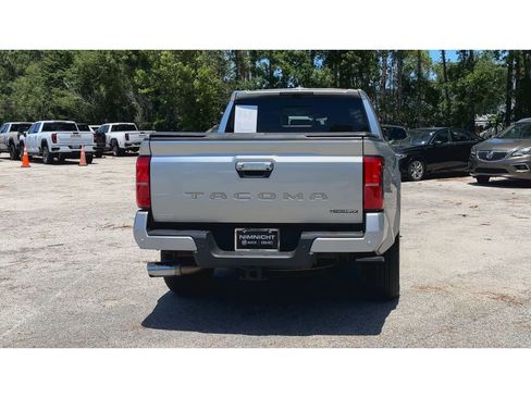 Used 2024 Toyota Tacoma Limited AWD/4WD image 8