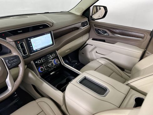 Used 2022 GMC Yukon XL Denali image 24
