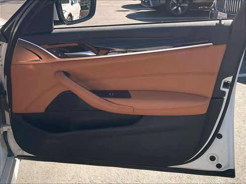 Used 2023 BMW 530e xDrive w/ M Sport Package image 25