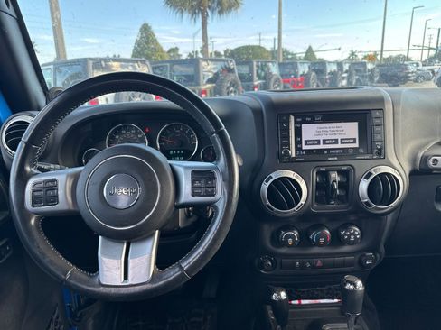 Used 2014 Jeep Wrangler Unlimited Freedom Edition image 12