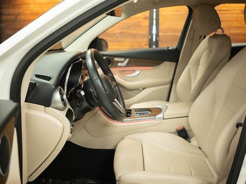 Used 2022 Mercedes-Benz GLC 300 4MATIC image 9