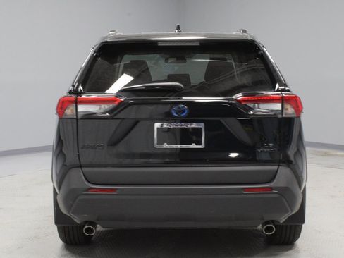 Used 2022 Toyota RAV4 LE image 10
