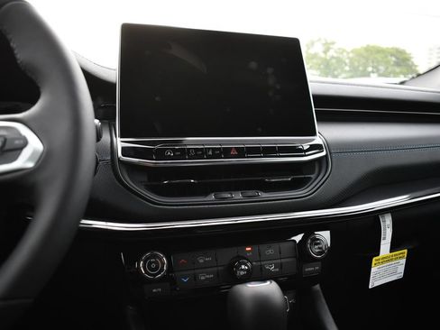New 2026 Jeep Compass Latitude AWD/4WD image 15