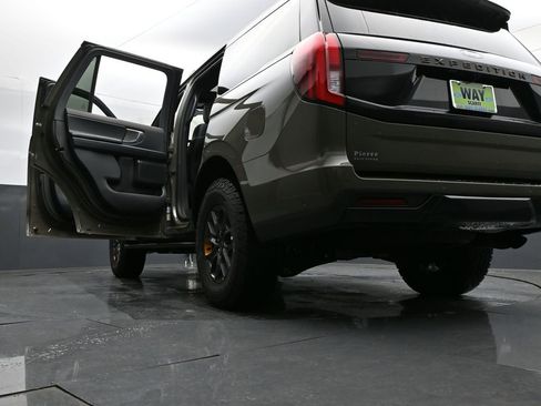 New 2025 Ford Expedition Tremor image 40