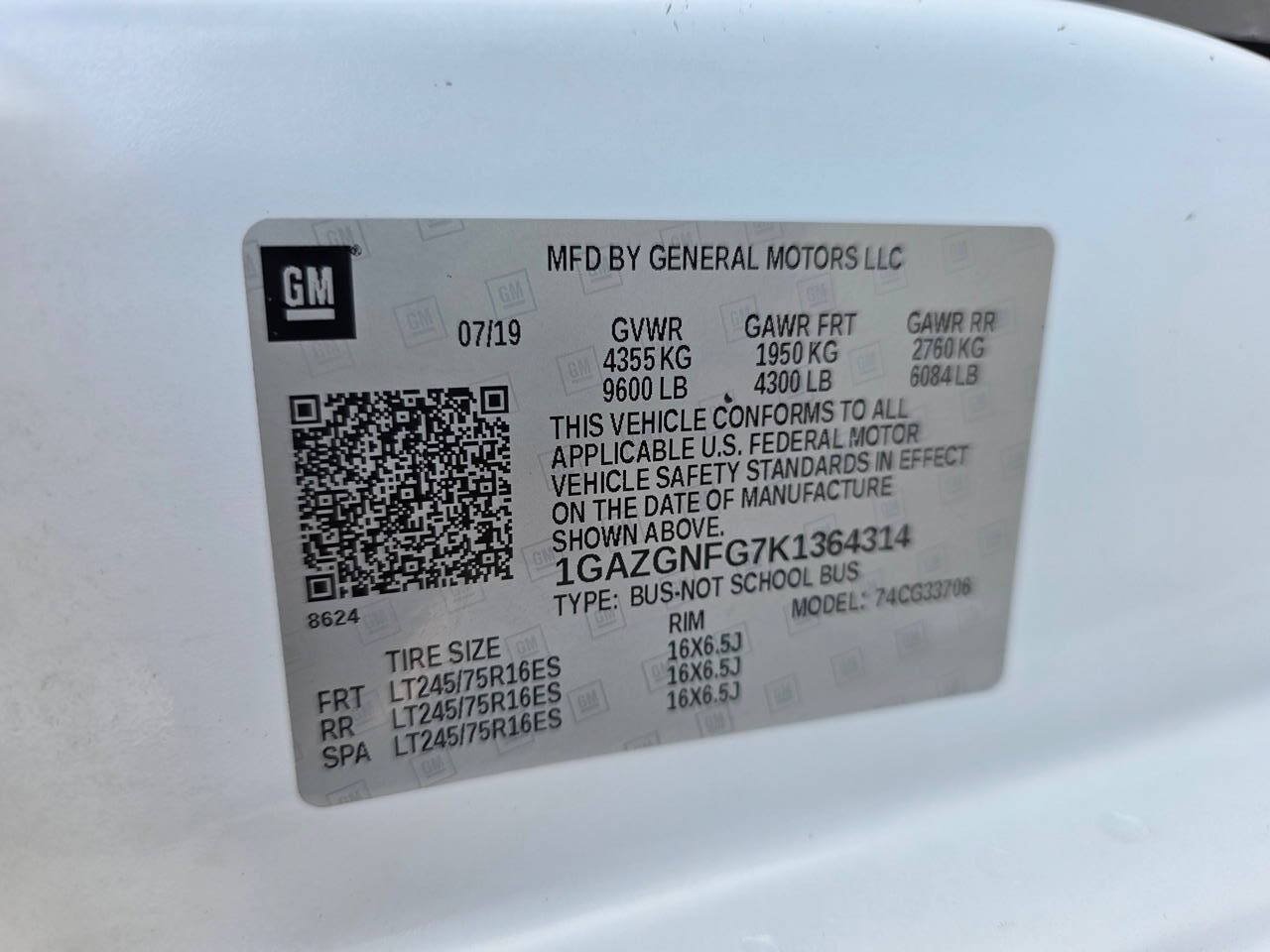 Used 2019 Chevrolet Express 3500 LS RWD image 23