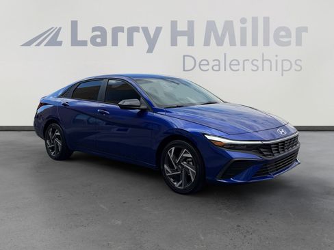 Used 2025 Hyundai Elantra SEL w/ Cargo Package FWD image 7