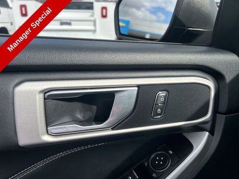 Used 2022 Ford Explorer XLT w/ Equipment Group 202A RWD image 11