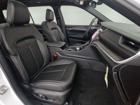 New 2025 Jeep Grand Cherokee L Limited image 29