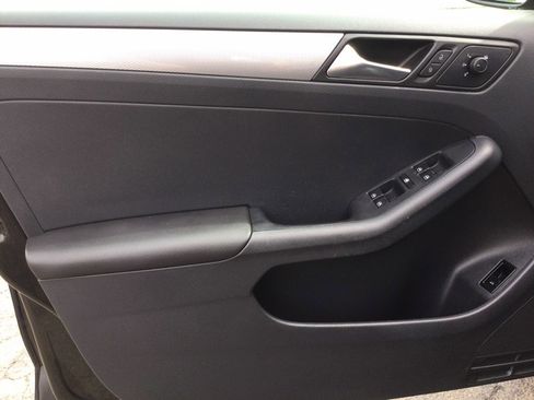 Used 2015 Volkswagen Jetta SE FWD image 12