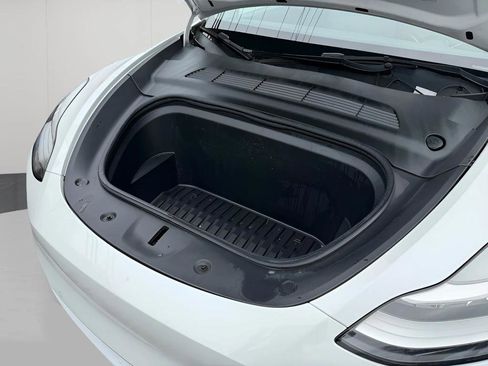 Used 2022 Tesla Model Y Long Range image 24