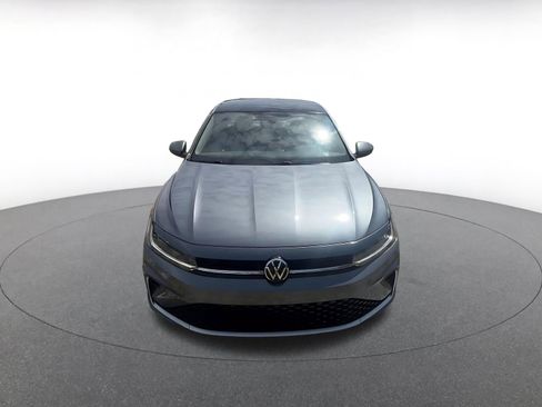 Used 2025 Volkswagen Jetta SE FWD image 4
