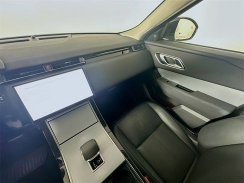 Used 2024 Land Rover Range Rover Velar S image 11